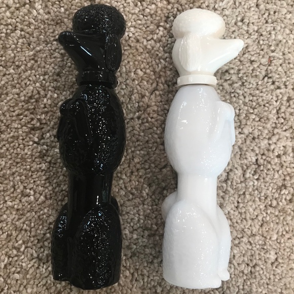❄Set of 2 Vintage Avon ‘Topaze Cologne‘ Milk Glass Poodle Set - Picture 2 of 10